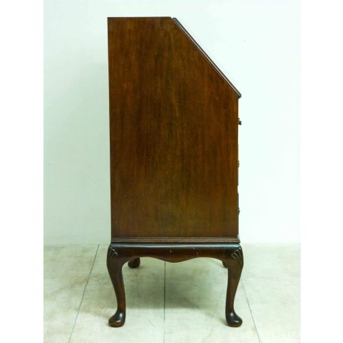 QUEEN ANNE STYLE WALNUT BUREAU - ADDITIONAL PHOTO 12