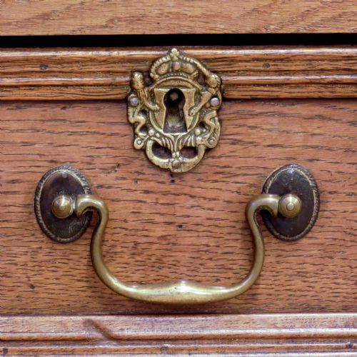 JACOBEAN STYLE OAK DRESSER - ADDITIONAL PHOTO 2