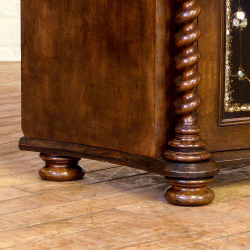 FINE VICTORIAN WALNUT CREDENZA - ADDITIONAL PHOTO 2