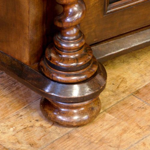 FINE VICTORIAN WALNUT CREDENZA - ADDITIONAL PHOTO 5