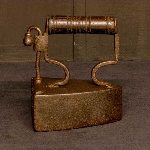 VICTORIAN IRON WITH RIBBED HANDLE - ADDITIONAL PHOTO 6