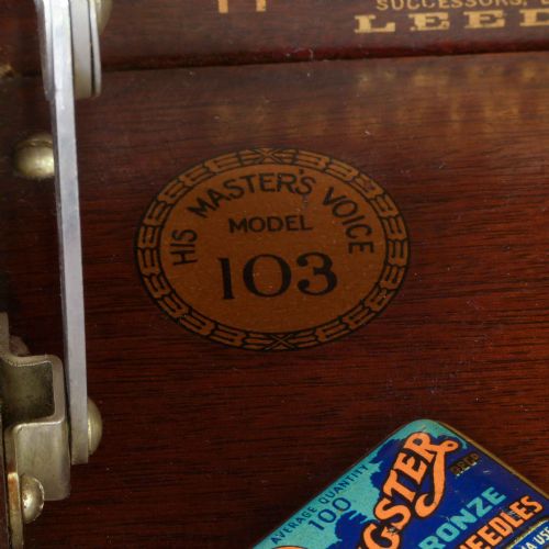 TABLE TOP HIS MASTERS VOICE GRAMOPHONE - ADDITIONAL PHOTO 9