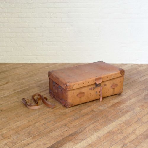 leather trunk - CATEGORY: ANTIQUE CHESTS - DATED 1920