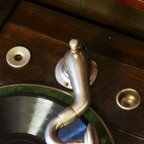 ART DECO WINDUP GRAMOPHONE - ADDITIONAL PHOTO 10