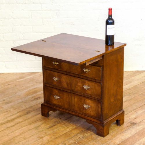 QUEEN ANNE STYLE WALNUT CHEST OF DRAWERS - ADDITIONAL PHOTO 1