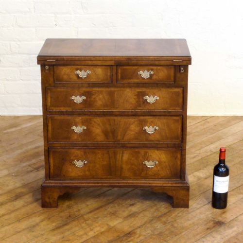QUEEN ANNE STYLE WALNUT CHEST OF DRAWERS - ADDITIONAL PHOTO 2