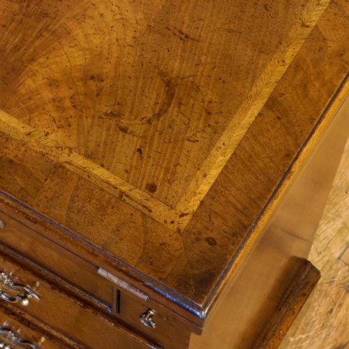 QUEEN ANNE STYLE WALNUT CHEST OF DRAWERS - ADDITIONAL PHOTO 4