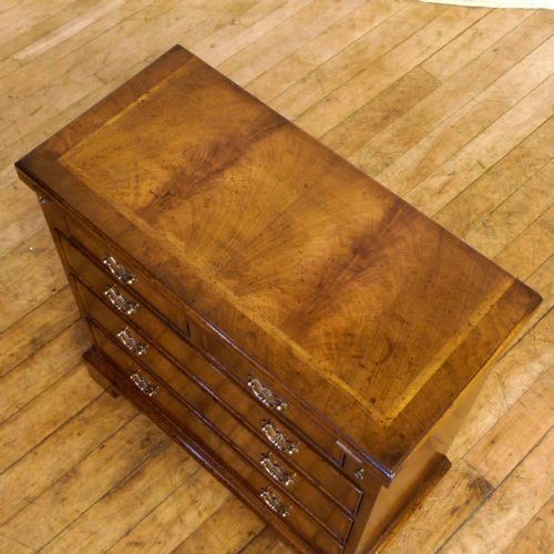 QUEEN ANNE STYLE WALNUT CHEST OF DRAWERS - ADDITIONAL PHOTO 3