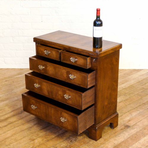 QUEEN ANNE STYLE WALNUT CHEST OF DRAWERS - ADDITIONAL PHOTO 6