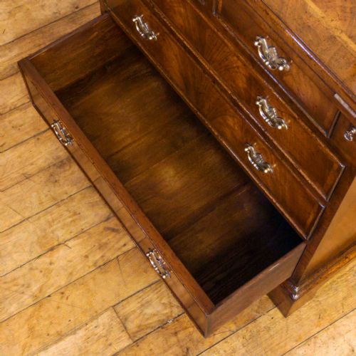 QUEEN ANNE STYLE WALNUT CHEST OF DRAWERS - ADDITIONAL PHOTO 7