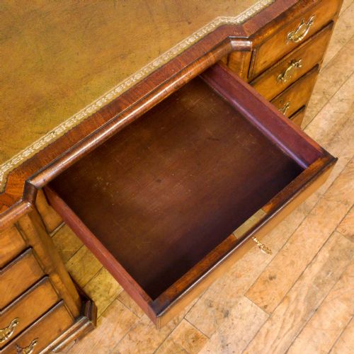 VICTORIAN GEORGE II STYLE WALNUT DESK - ADDITIONAL PHOTO 3