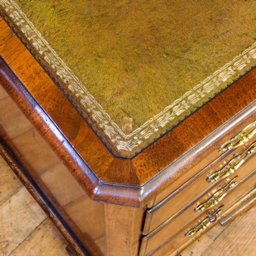 VICTORIAN GEORGE II STYLE WALNUT DESK - ADDITIONAL PHOTO 4
