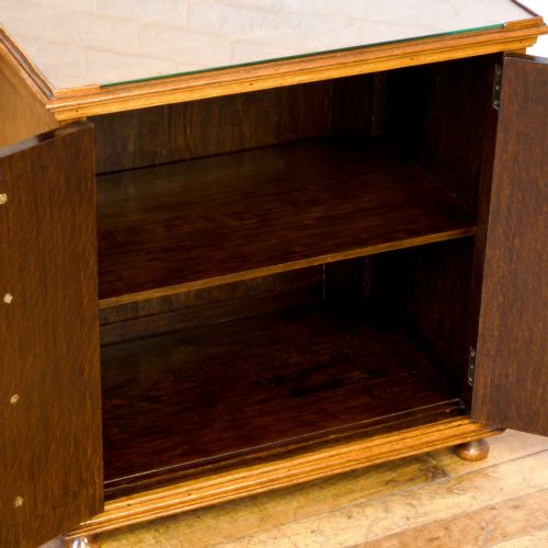 UNUSUAL JACOBEAN STYLE OAK CUPBOARD - ADDITIONAL PHOTO 4