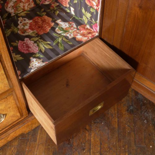 VICTORIAN BURR WALNUT PRINCESS WARDROBE - ADDITIONAL PHOTO 7