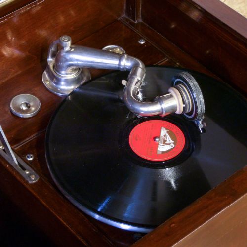 VINTAGE WINDUP GRAMOPHONE - ADDITIONAL PHOTO 7