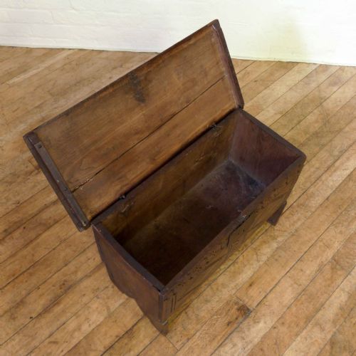 TINY 17TH CENTURY OAK KIST - ADDITIONAL PHOTO 3