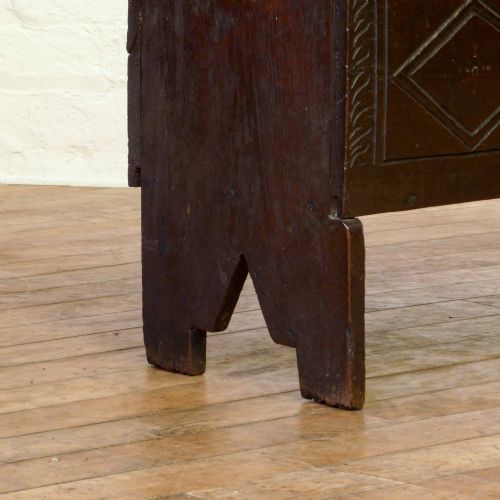 TINY 17TH CENTURY OAK KIST - ADDITIONAL PHOTO 4