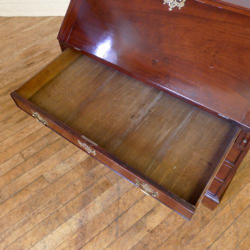 GEORGIAN MAHOGANY BUREAU - ADDITIONAL PHOTO 3