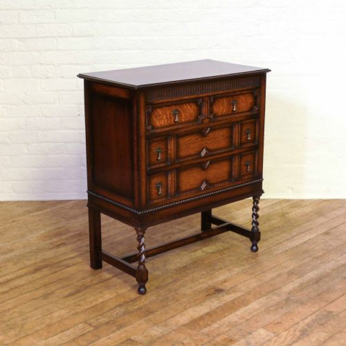 jacobean style oak chest of drawers - CATEGORY: ANTIQUE CHEST OF DRAWERS - DATED 1920
