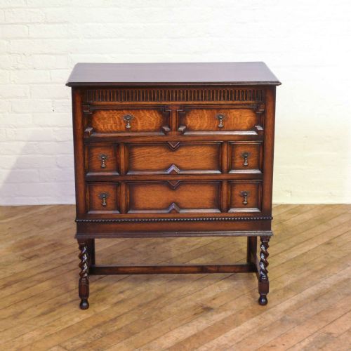 JACOBEAN STYLE OAK CHEST OF DRAWERS - ADDITIONAL PHOTO 2