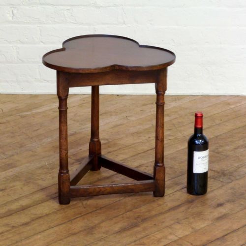 oak trifoil table - CATEGORY: ANTIQUE TABLES - DATED 1920