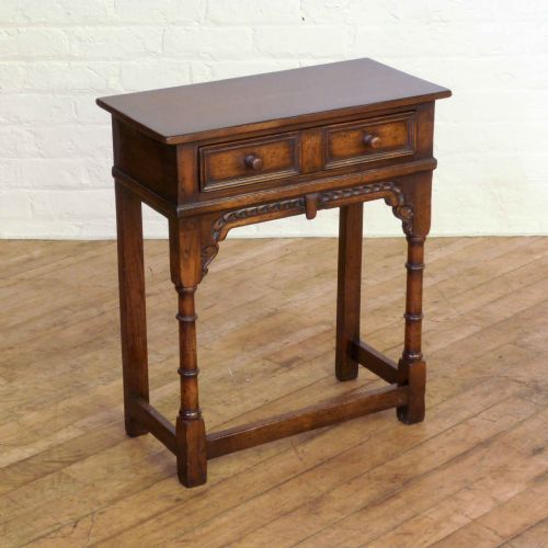 oak side table - CATEGORY: ANTIQUE TABLES - DATED 1920