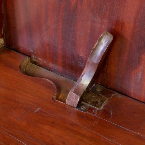 REGENCY MAHOGANY BREAKFAST TABLE - ADDITIONAL PHOTO 7