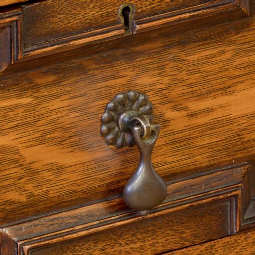 JACOBEAN STYLE OAK CHEST OF DRAWERS - ADDITIONAL PHOTO 6