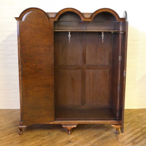 QUEEN ANNE STYLE WALNUT WARDROBE - ADDITIONAL PHOTO 3