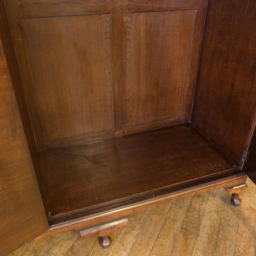 QUEEN ANNE STYLE WALNUT WARDROBE - ADDITIONAL PHOTO 5