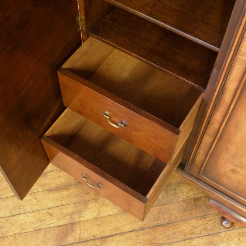 QUEEN ANNE STYLE WALNUT WARDROBE - ADDITIONAL PHOTO 6