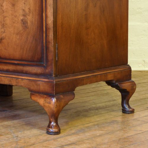 QUEEN ANNE STYLE WALNUT WARDROBE - ADDITIONAL PHOTO 7