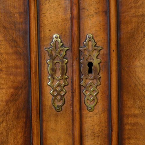 QUEEN ANNE STYLE WALNUT WARDROBE - ADDITIONAL PHOTO 9