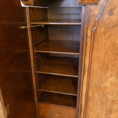 QUEEN ANNE STYLE WALNUT WARDROBE - ADDITIONAL PHOTO 11