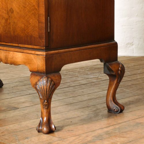 QUEEN ANNE STYLE WALNUT COCKTAIL CABINET - ADDITIONAL PHOTO 4