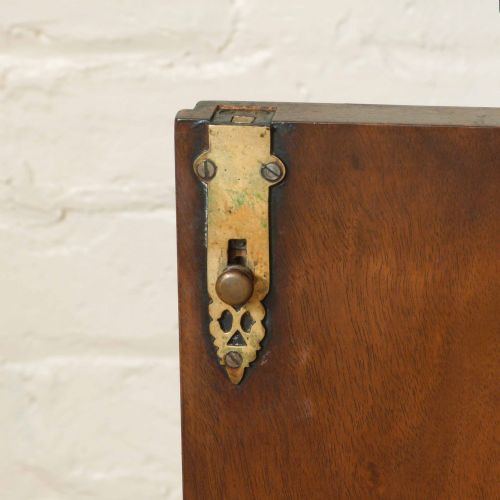 QUEEN ANNE STYLE WALNUT COCKTAIL CABINET - ADDITIONAL PHOTO 5