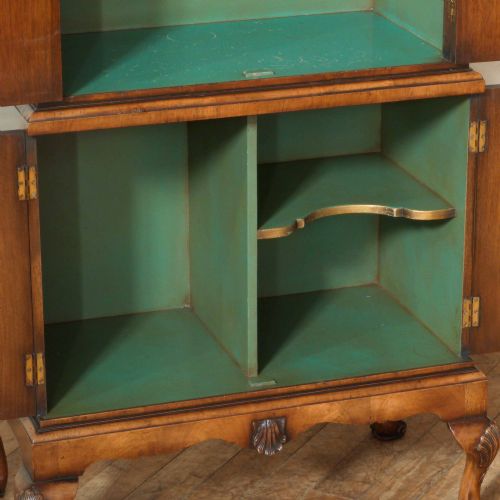 QUEEN ANNE STYLE WALNUT COCKTAIL CABINET - ADDITIONAL PHOTO 6
