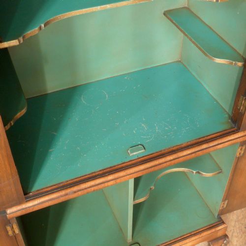 QUEEN ANNE STYLE WALNUT COCKTAIL CABINET - ADDITIONAL PHOTO 8