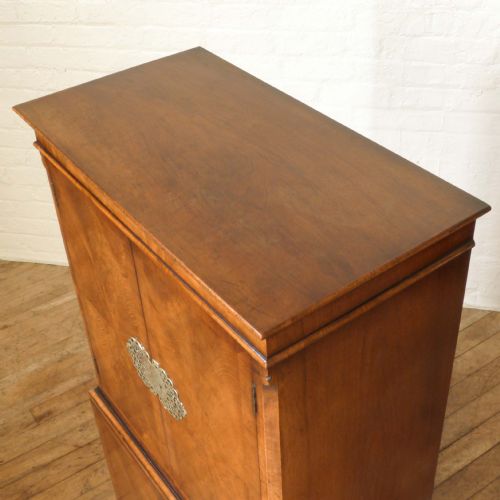 QUEEN ANNE STYLE WALNUT COCKTAIL CABINET - ADDITIONAL PHOTO 9