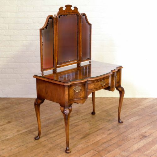 QUEEN ANNE STYLE WALNUT DRESSING TABLE - ADDITIONAL PHOTO 1