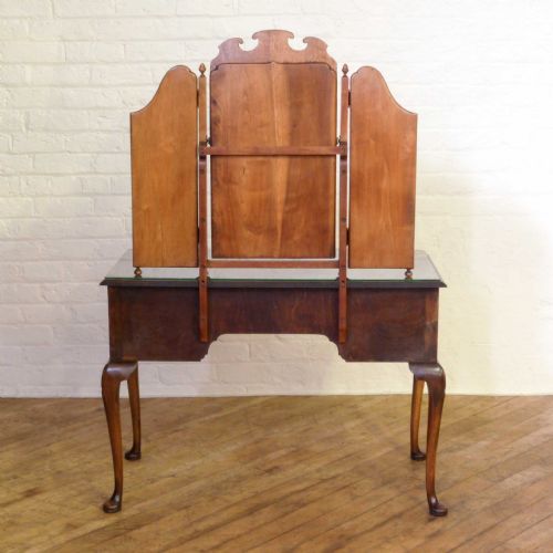 QUEEN ANNE STYLE WALNUT DRESSING TABLE - ADDITIONAL PHOTO 2