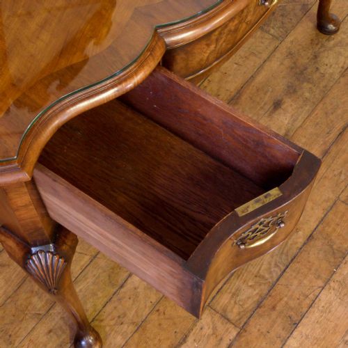 QUEEN ANNE STYLE WALNUT DRESSING TABLE - ADDITIONAL PHOTO 4