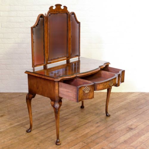 QUEEN ANNE STYLE WALNUT DRESSING TABLE - ADDITIONAL PHOTO 5