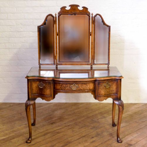 QUEEN ANNE STYLE WALNUT DRESSING TABLE - ADDITIONAL PHOTO 8