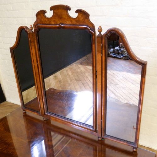QUEEN ANNE STYLE WALNUT DRESSING TABLE - ADDITIONAL PHOTO 12