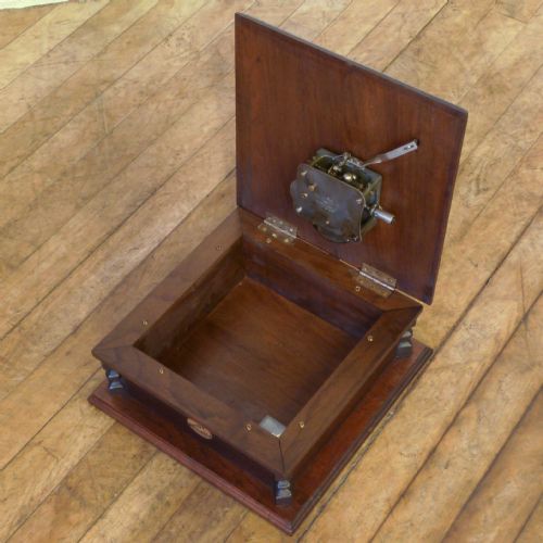 WINDUP BRASS HORNED GRAMOPHONE - ADDITIONAL PHOTO 6