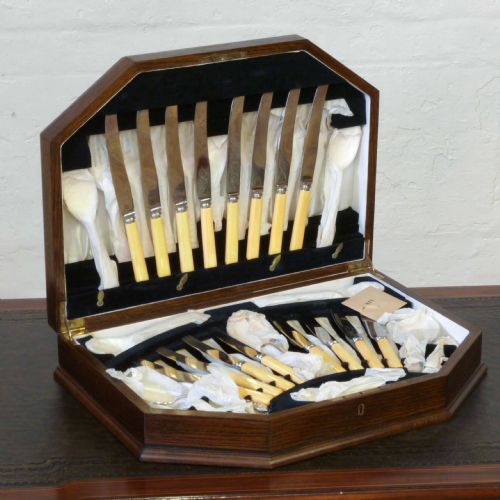 art deco canteen of cutlery - CATEGORY: ANTIQUE MISCELLANEOUS - DATED 1930