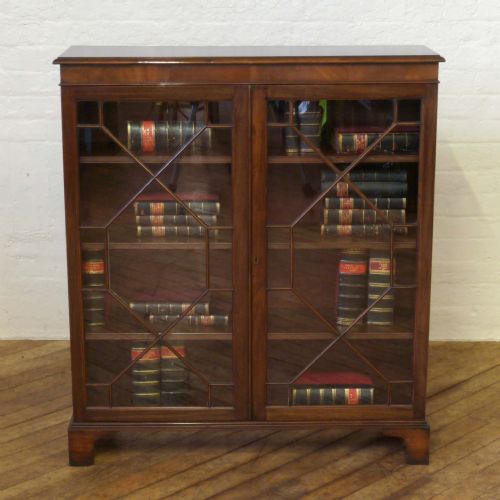 EDWARDIAN MAHOGANY BOOKCASE - ADDITIONAL PHOTO 1