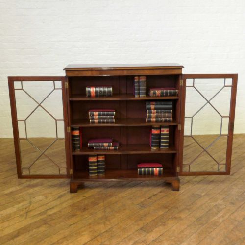 EDWARDIAN MAHOGANY BOOKCASE - ADDITIONAL PHOTO 2