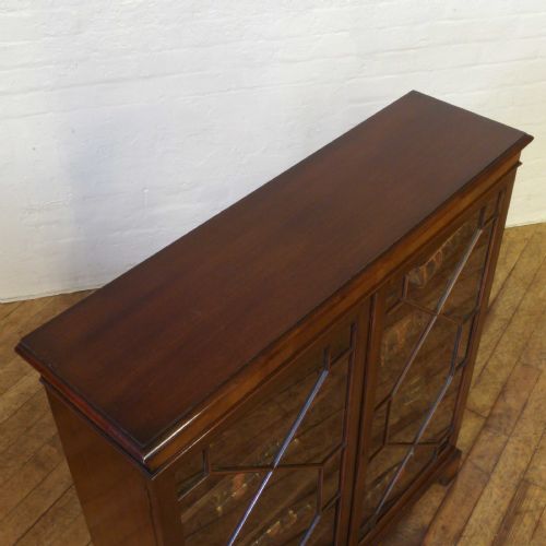 EDWARDIAN MAHOGANY BOOKCASE - ADDITIONAL PHOTO 4